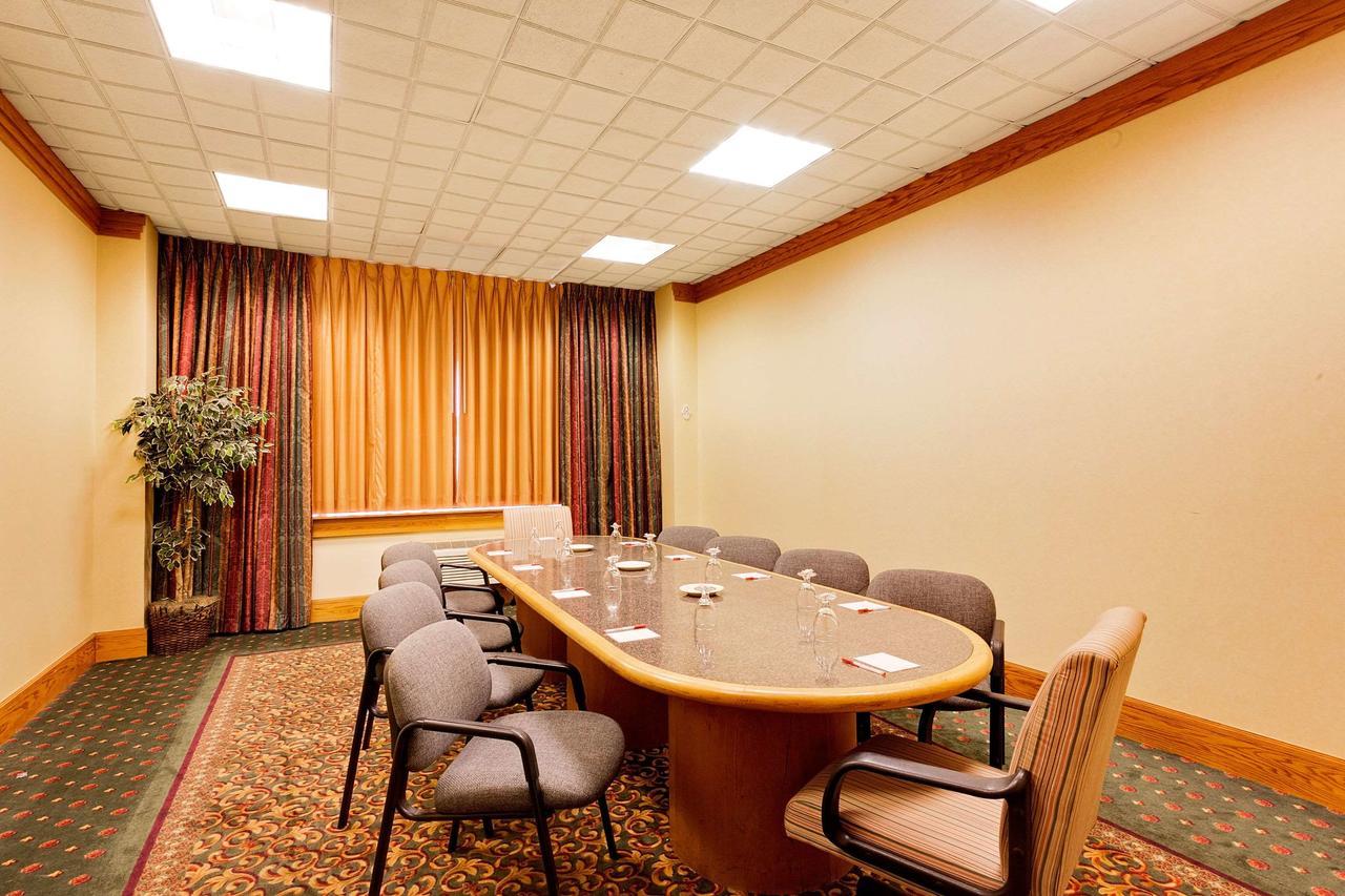 Ramada By Wyndham Fishkill Hotel Exterior foto