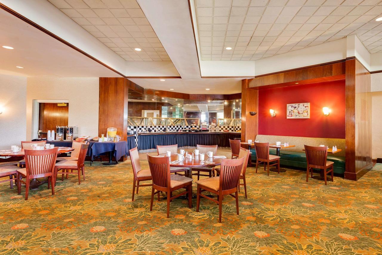 Ramada By Wyndham Fishkill Hotel Exterior foto